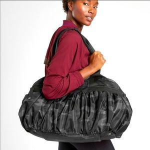 Athleta Camo Black Caraa X City Weekender